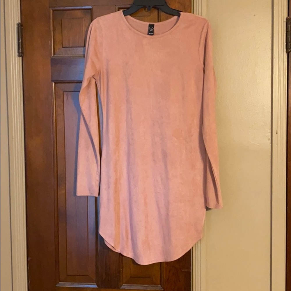 Pink long sleeve velvet dress